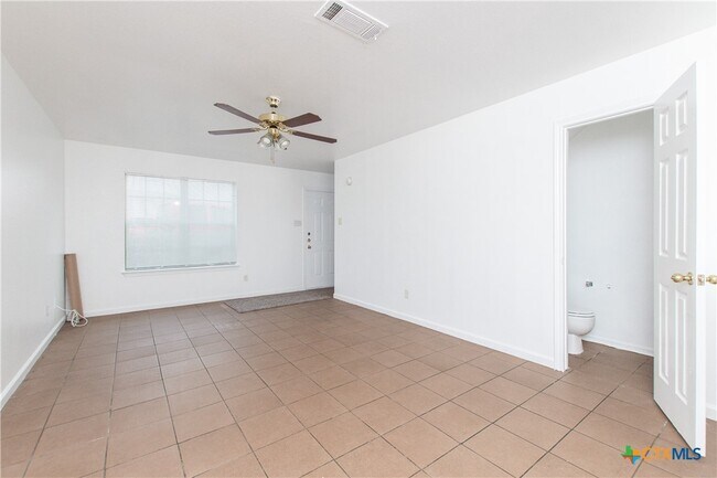 Foto del edificio - 4207 Primrose Dr