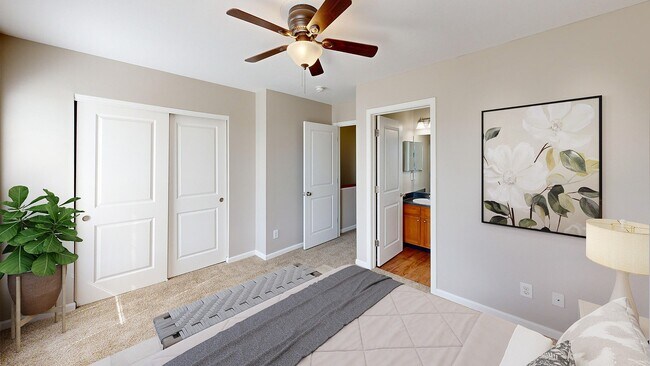 Dormitorio con baño privado - Riverford Crossing Apartments