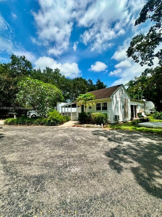 Building Photo - 2151 N Krome Ave