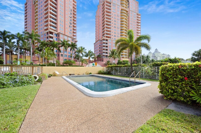 Foto del edificio - 2131 N Ocean Blvd