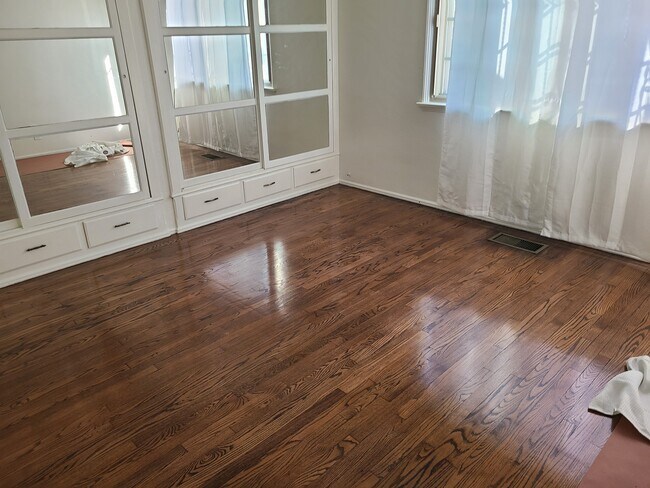 Foto del edificio - 230 E Spruce Ave