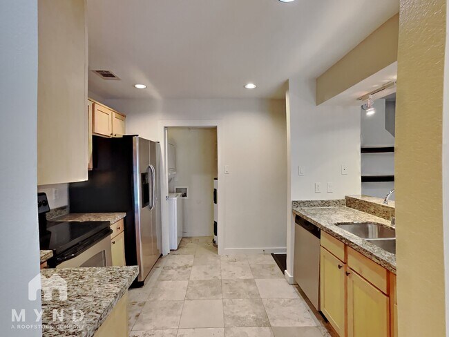 Foto del edificio - 4777 Cedar Springs Rd
