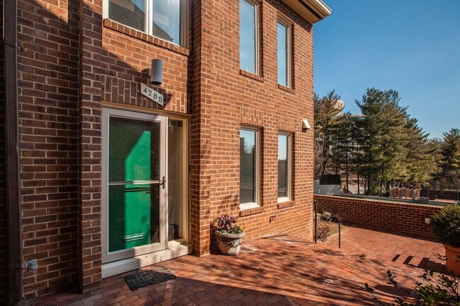 Building Photo - 4285 Embassy Park Dr NW