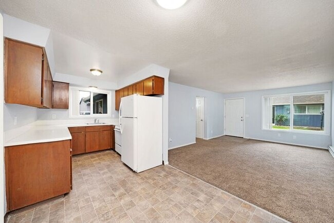 3 Bedroom 1.5 Bathroom Apartment Home, Washer Dryer in Unit! - 3 Bedroom 1.5 Bathroom Apartment Home, Washer Dryer in Unit!