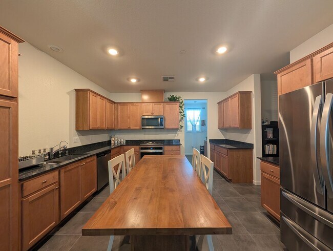 Foto del edificio - Newer 2 bedroom 2 bath home available!