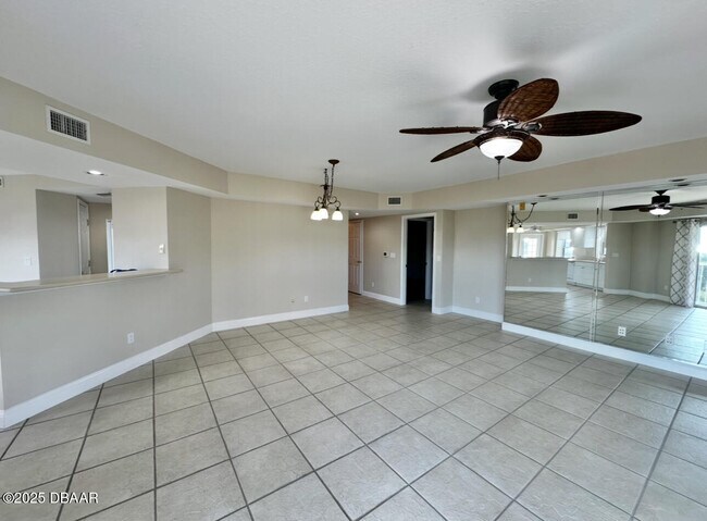 Foto del edificio - 4670 Links Village Dr