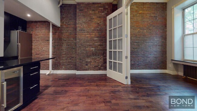 Foto del edificio - 350 W 21st St