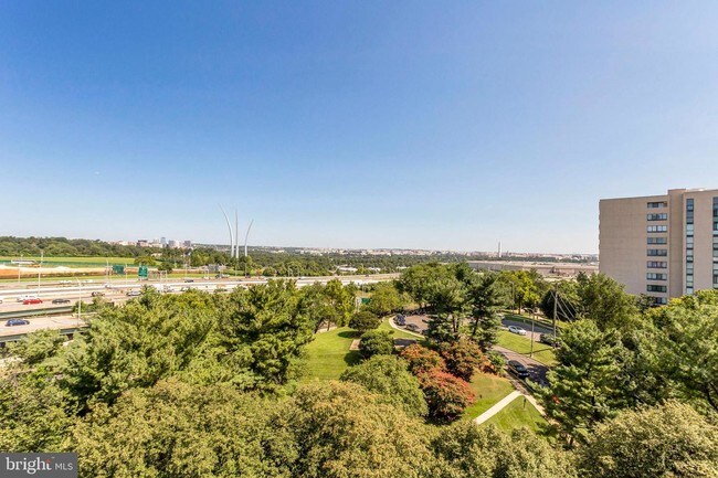 Foto del edificio - 1300 Army Navy Dr