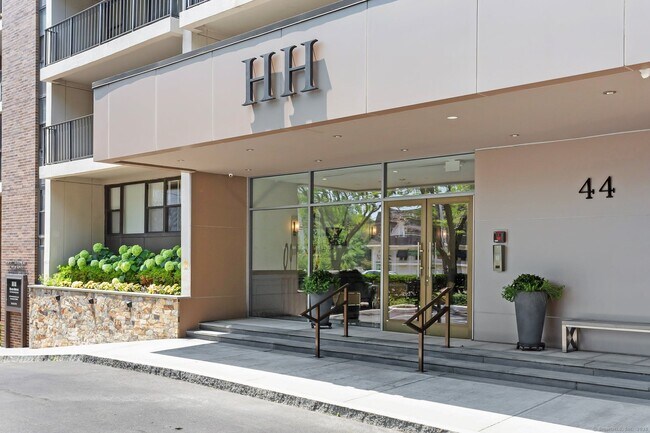 Foto del edificio - 44 Strawberry Hill Ave