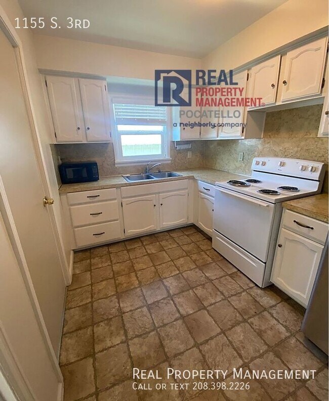 Foto del edificio - 2 Bedroom 1 Bath - Main House - 1 Car Gara...