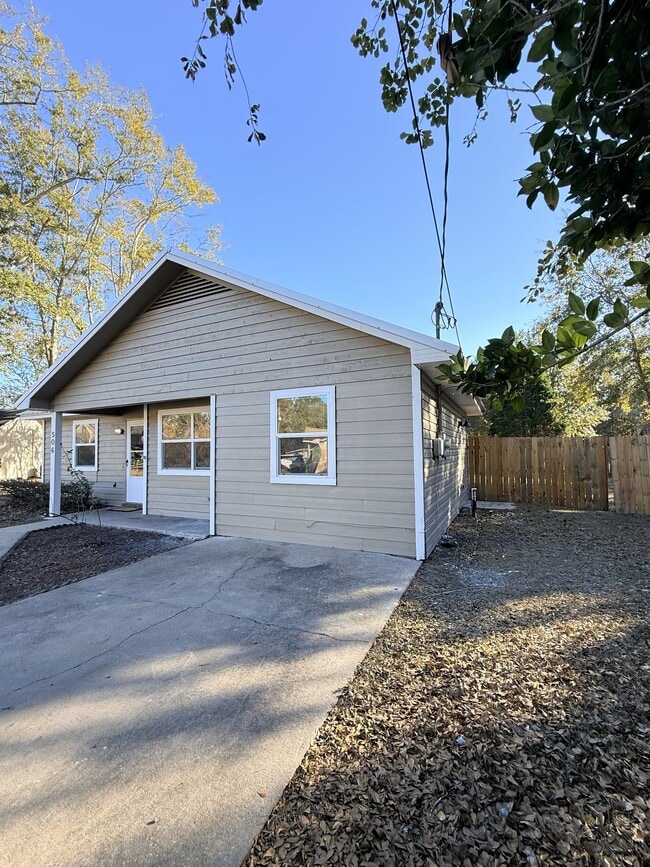 Building Photo - 506 Idlewood Cir