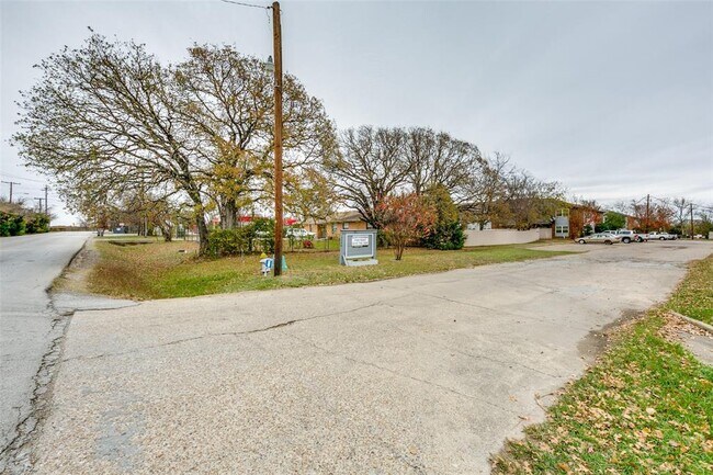Foto del edificio - 3328 Shepherd Ln