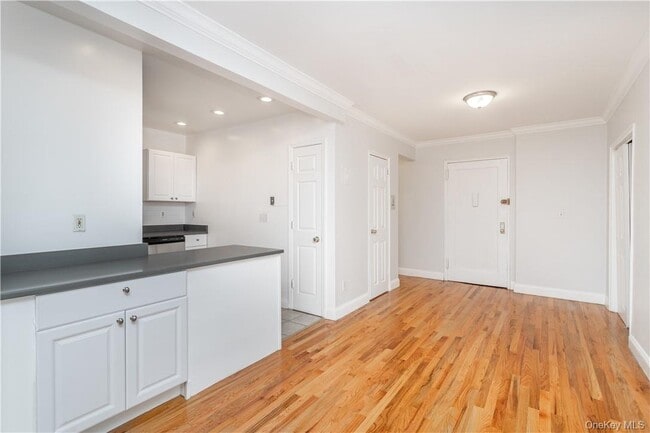 Building Photo - 140 E Hartsdale Ave