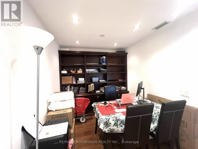 Photo du bâtiment - 763 Bay St.