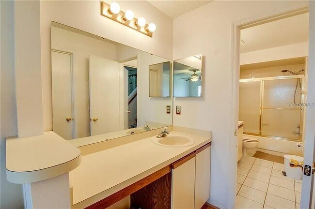 Foto del edificio - 64 Silver Park Cir