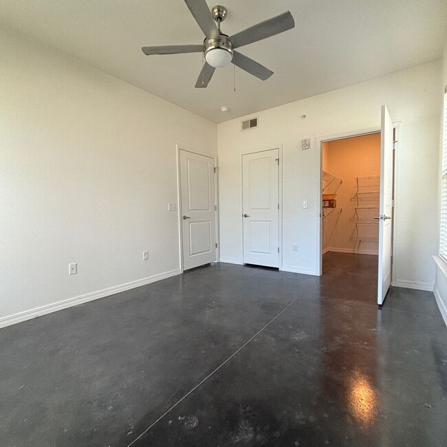 Interior Photo - Renaissance Pointe