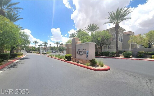 Foto del edificio - POPULAR FLOORPLAN IN A DESIREABLE GATED CO...