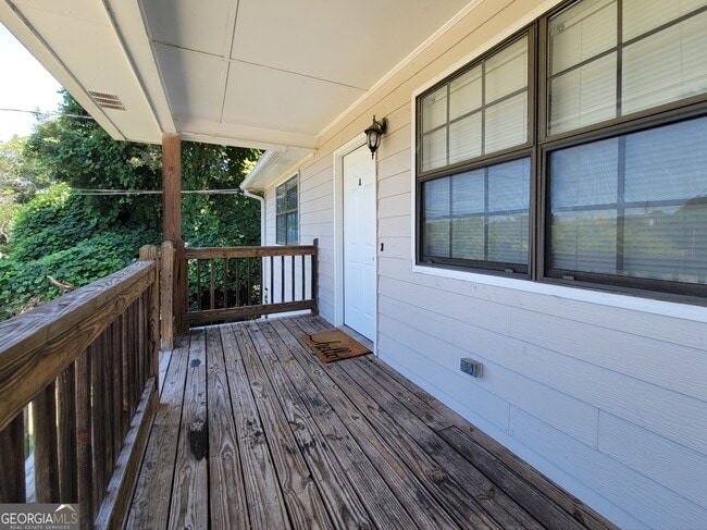 Building Photo - 400 Meadowview Dr