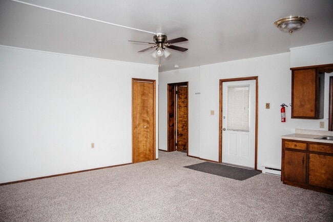 Building Photo - 45 E Willow St