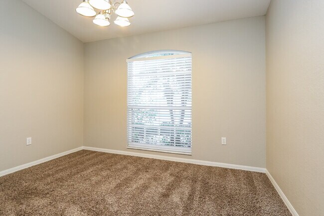 Building Photo - 5800 Driftwood Dr