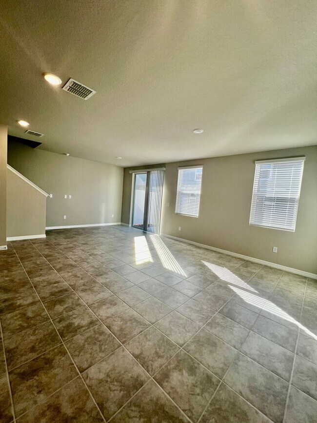 Foto del edificio - Gorgeous Brand New 3/2.5 Townhome
