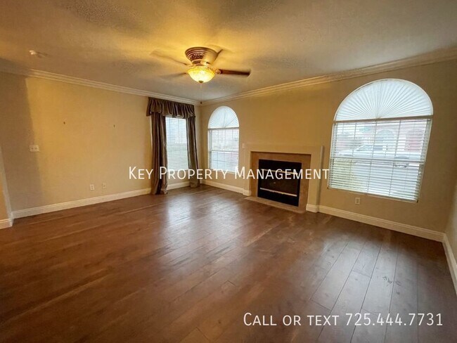 Foto del edificio - 3 BED, 2 BATH TOWNHOME LOCATED IN SILVERAD...