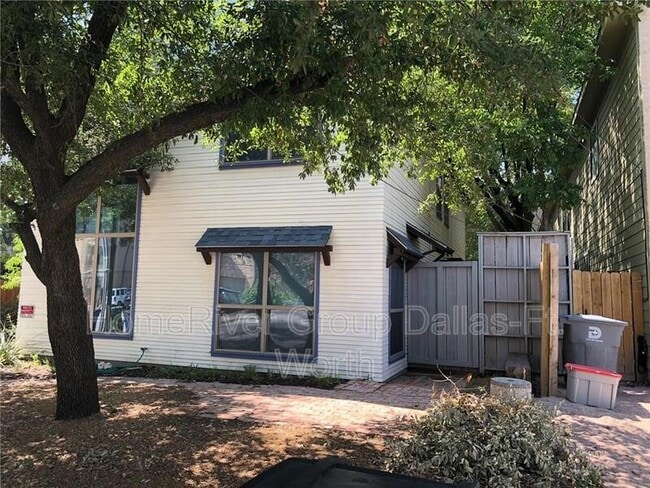 Building Photo - 5027 Manett St