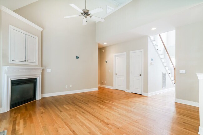 Building Photo - 429 Longbourn Dr