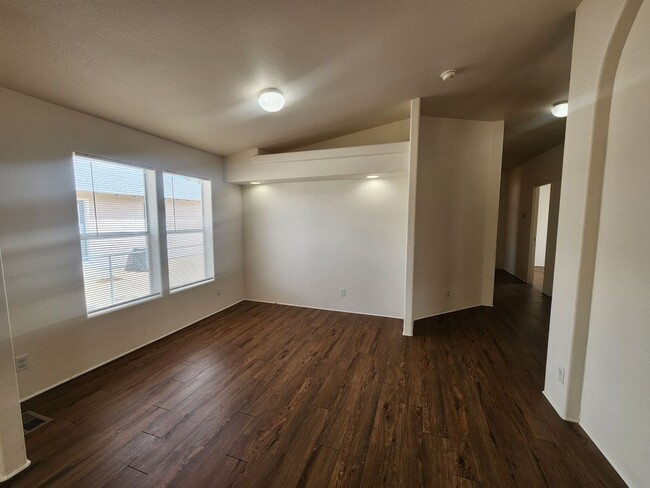 Foto del edificio - Open Concept 3 Bedroom 2 Bath Home