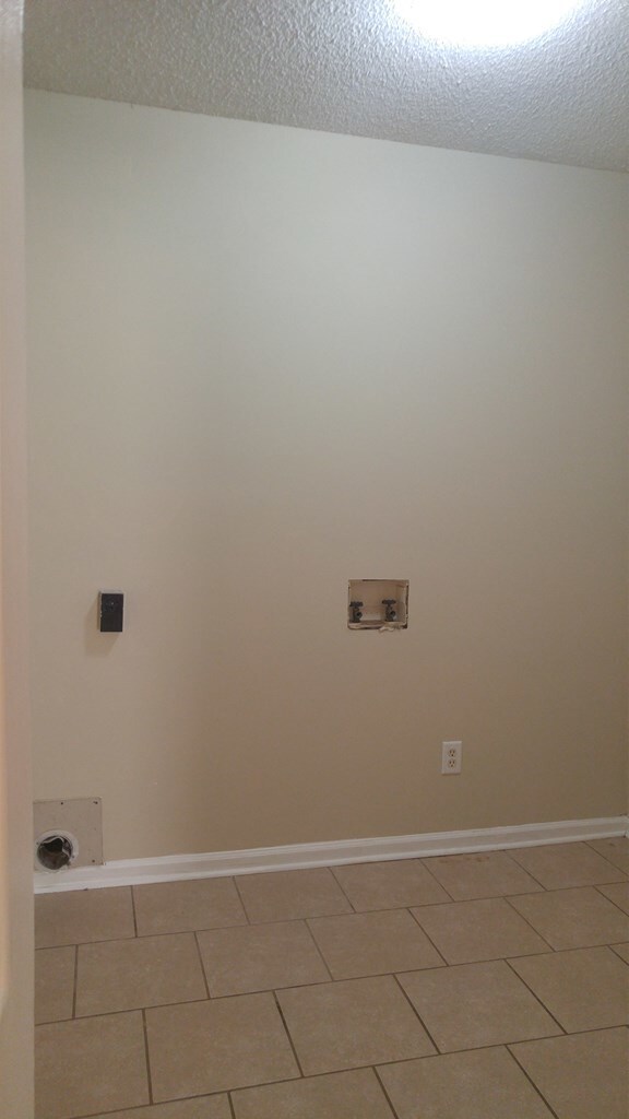Building Photo - 113 Augusta Ct