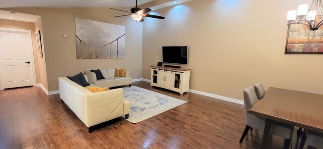 Building Photo - 3203 Pin Oak Ct