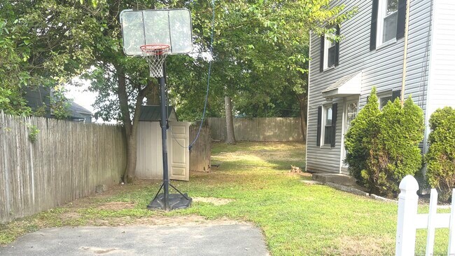 Building Photo - 25 Evers Ct