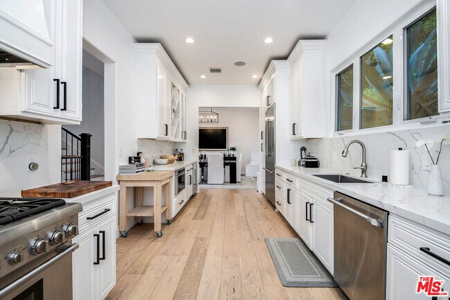 Foto del edificio - 8417 Harold Way