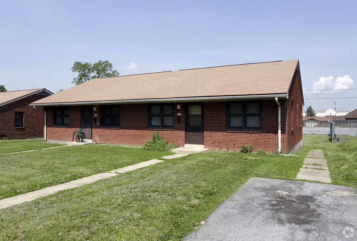 Building Photo - Lang Manor