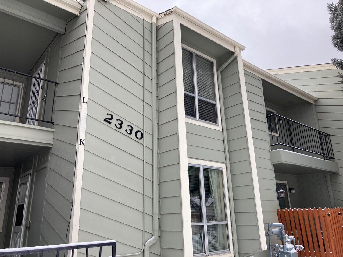 Primary Photo - 2330 E Fremont Ave