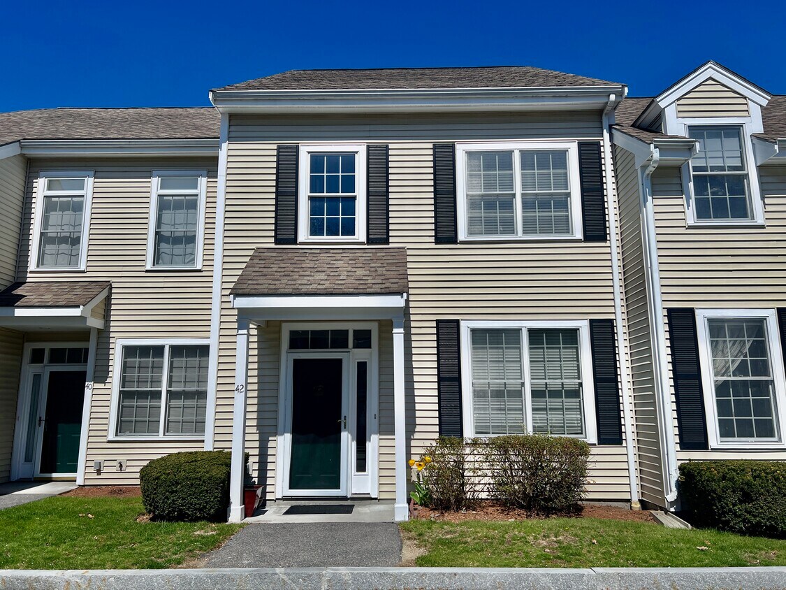 42 Evergreen Cir, Canton, MA 02021 Townhome Rentals in Canton MA