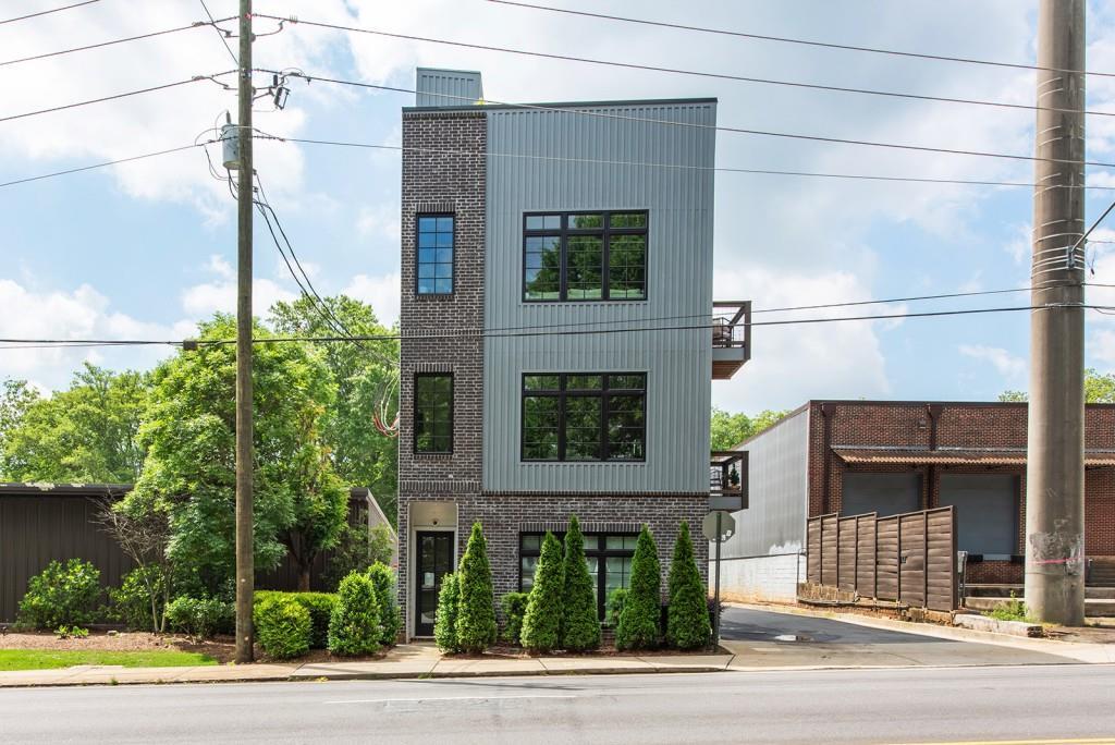 Foto principal - 417 E College Ave