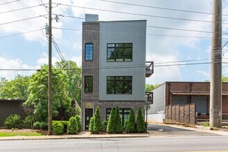 Building Photo - 417 E College Ave