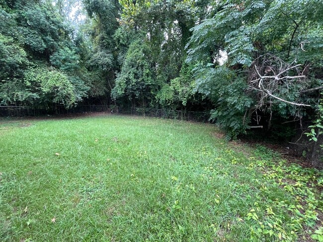 Building Photo - 5909 Leone Dr W