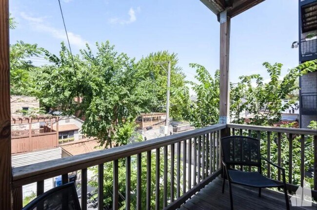 Foto del edificio - 2228 W Armitage Ave