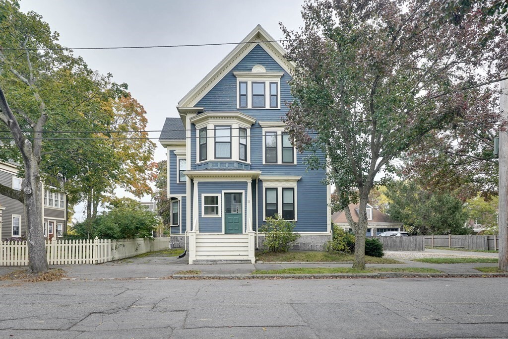 Primary Photo - 11 Linden St