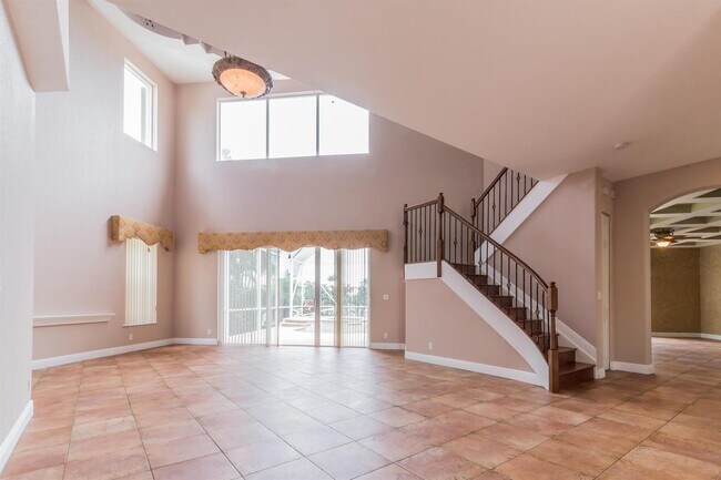 Foto del edificio - 1273 Beacon Cir