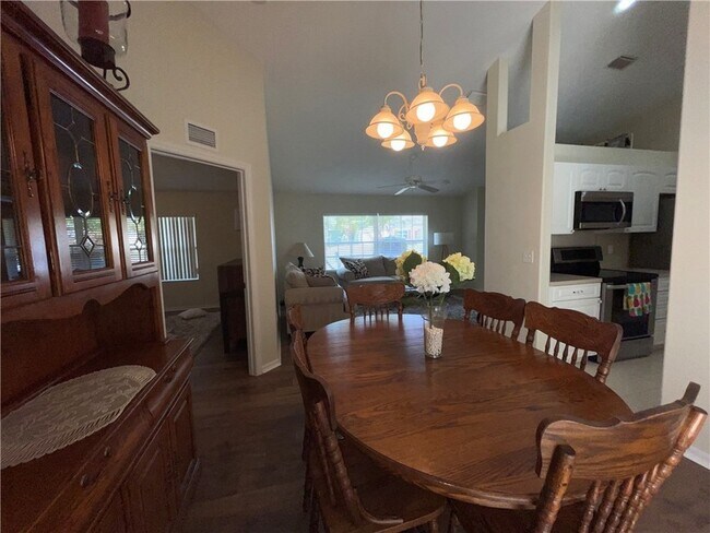 Foto del edificio - 962 Montrose Ave