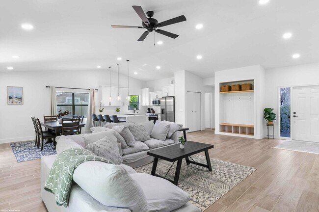 Foto del edificio - 13781 Barberry Dr