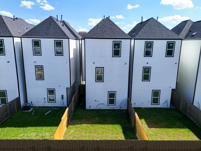 Building Photo - 6322 Del Rio St