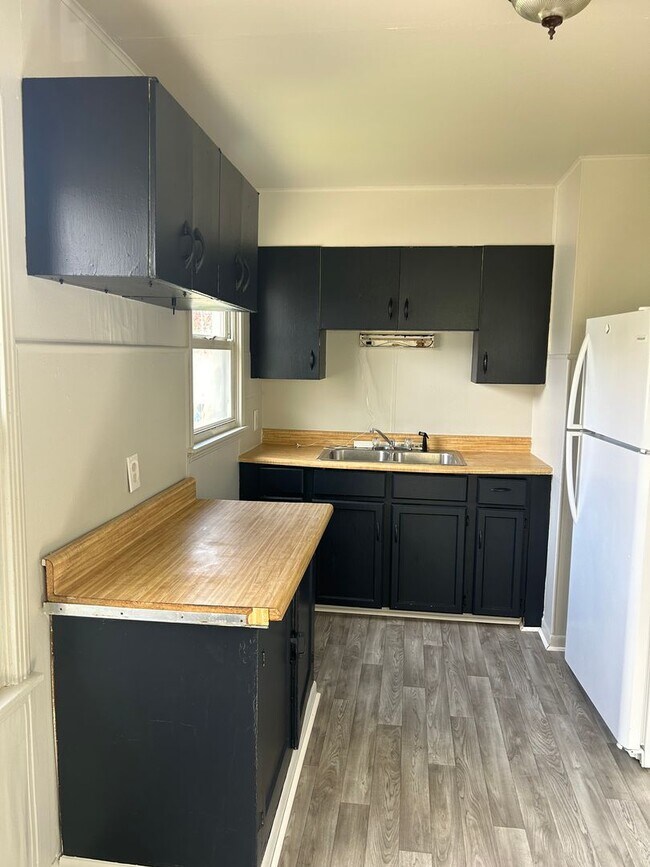 Building Photo - 4508 Plaza Dr