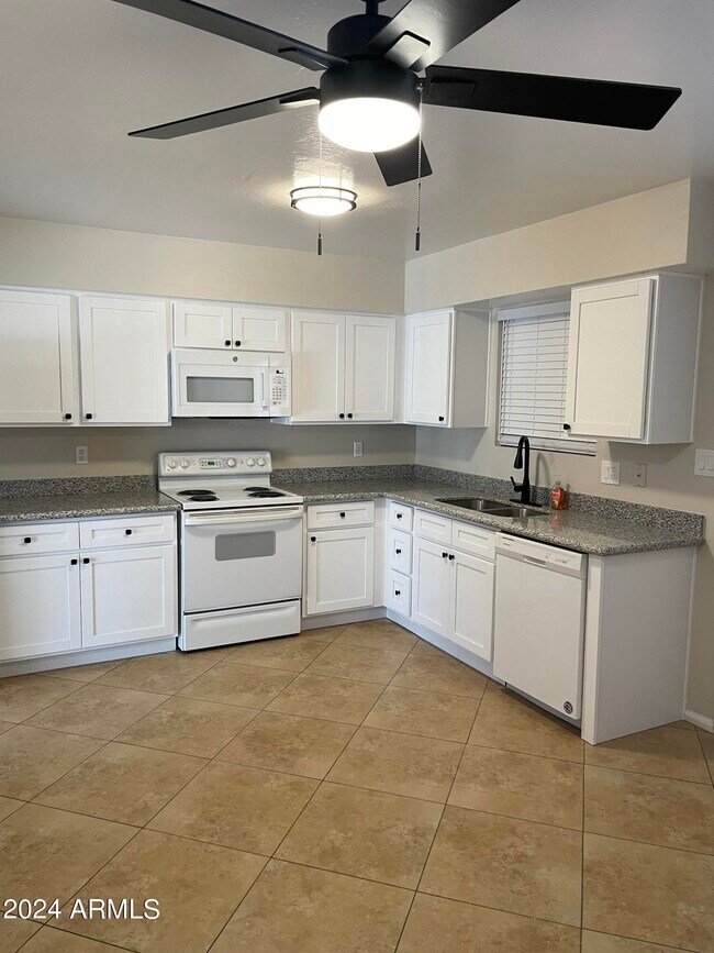 Building Photo - 801 W Villa Rita Dr