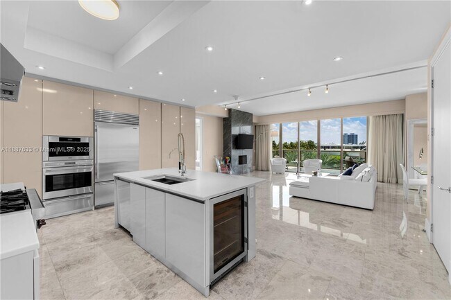 Foto del edificio - 9705 Collins Ave