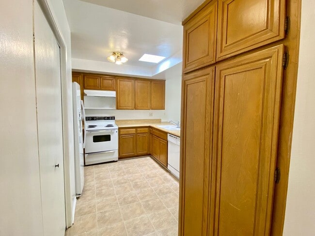 Building Photo - 3654 Summershore Ln