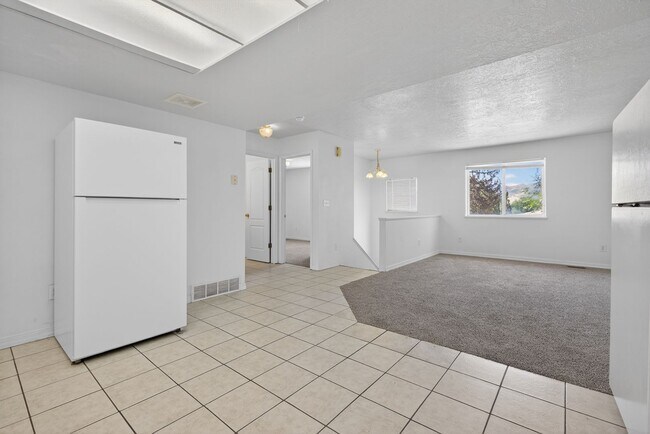 Foto del edificio - HUGE 6 bed 3 bath Home in Pocatello